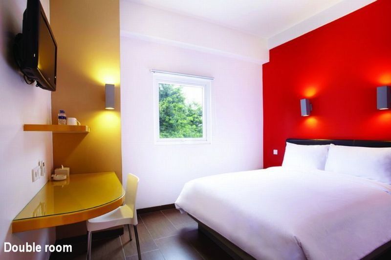 Amaris Hotel Senen Jakarta Exterior photo