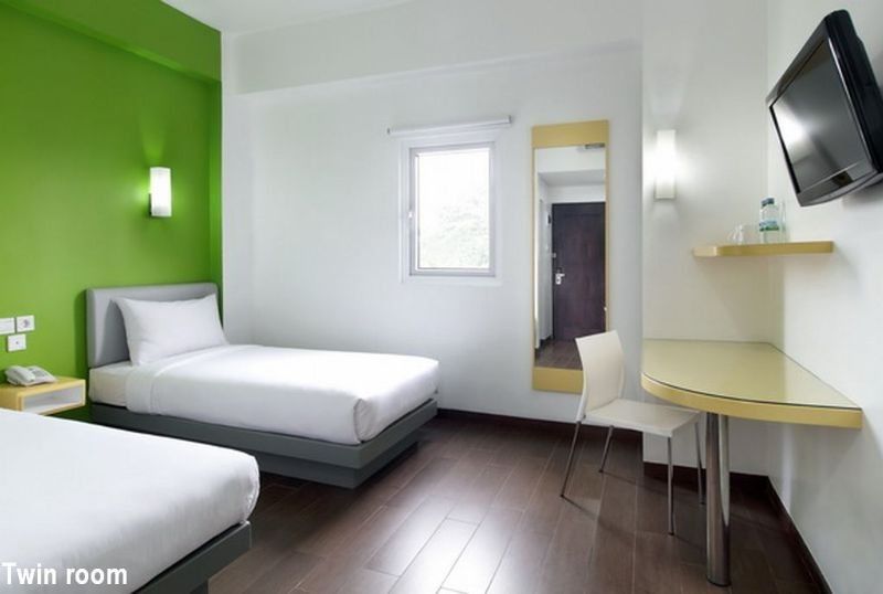 Amaris Hotel Senen Jakarta Exterior photo